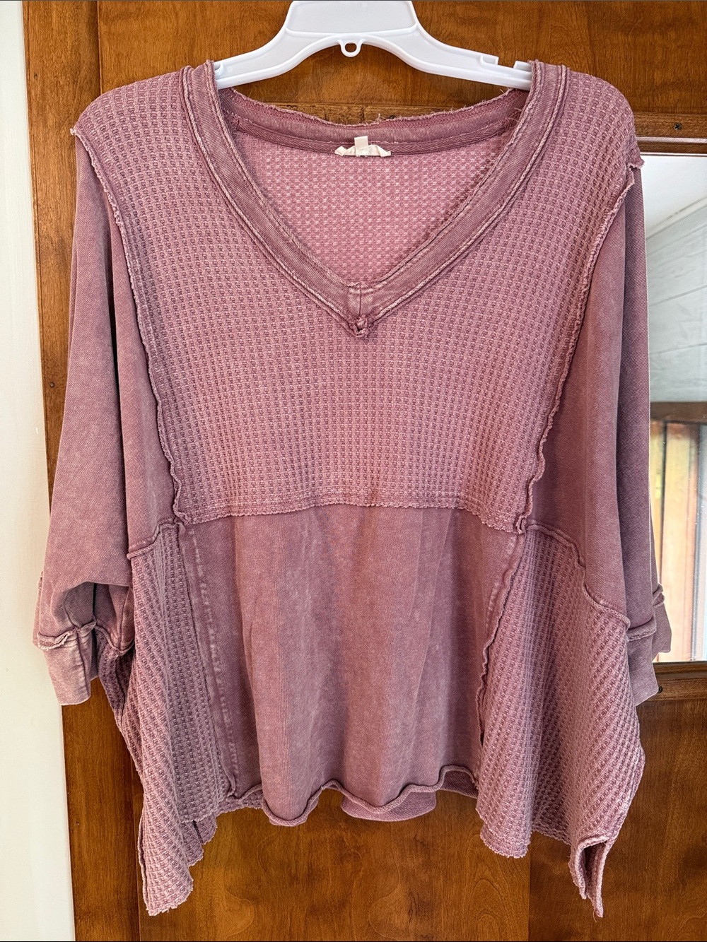 Relaxed V-Neck Waffle & Knit Pullover in Mauve